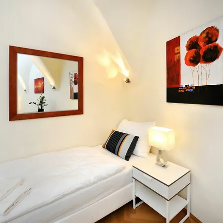 Aplend Hlavne Namestie Bratislava