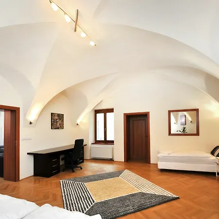Aplend Hlavne Namestie Apartment